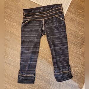 Athleta striped cropped yoga pants size Medium GUC